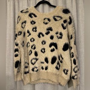 Woven Heart Cheetah Fuzzy Sweater - size L